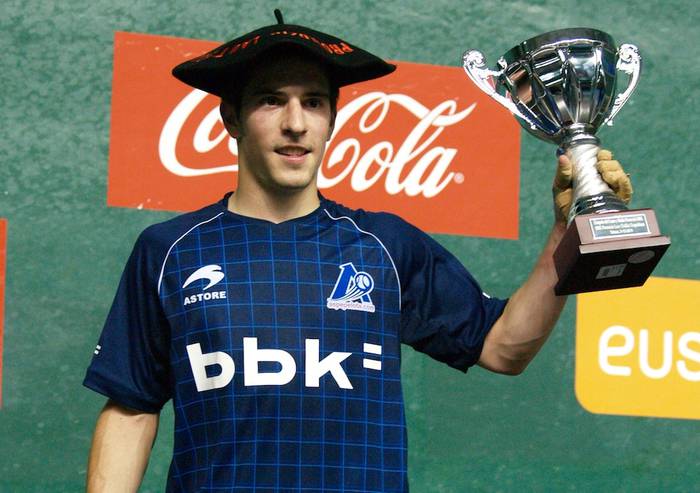 Aitor Mendizabali herriko bandera ematea onartu zuten atzoko osokoan