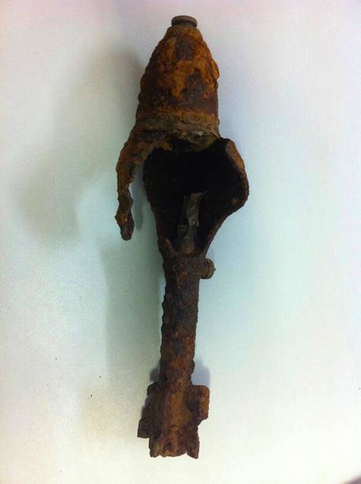 Elgetako neska-mutikoek bonba bat aurkitu dute Asentzion