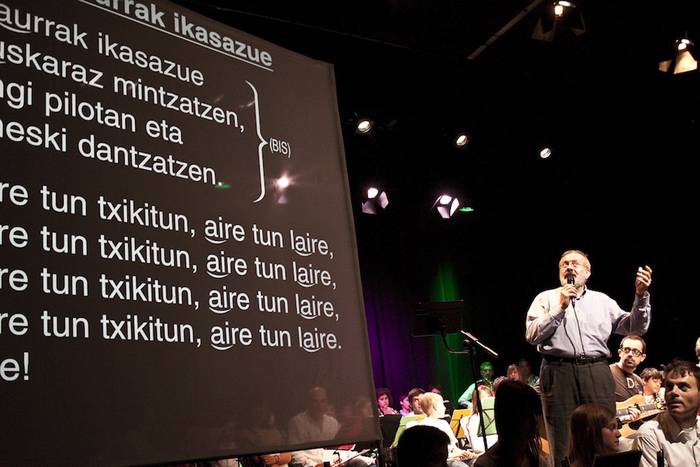 Oskorriren emanaldia barikuan Espaloian