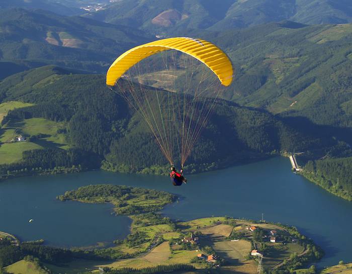 Euskadiko parapente akrobatiko txapelketa egingo dute asteburuan Urkulun