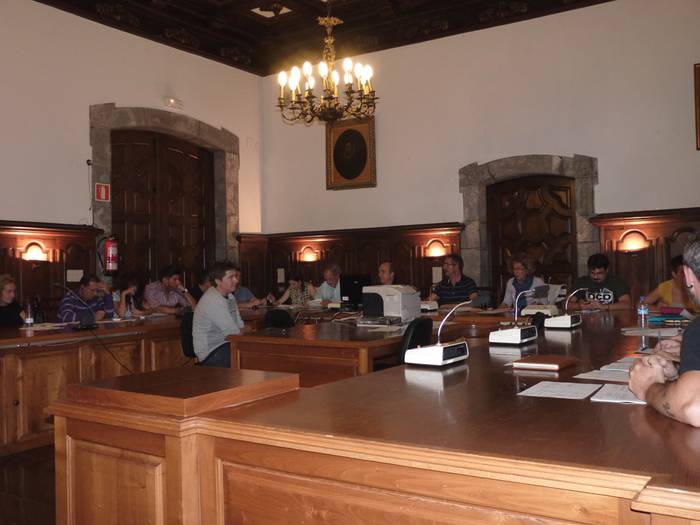 Preso gaixoen aldeko mozioa onartu eta biodibertsitatearen aldeko konpromisoa hartu du Udalak