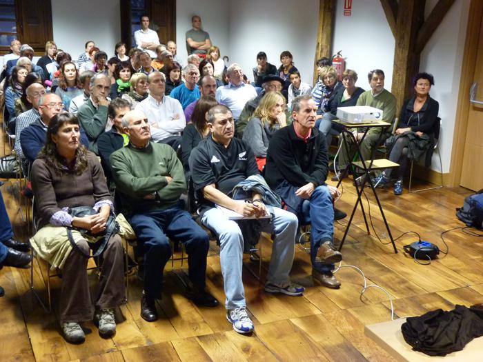 Filologo estatubatuarraren hitzaldiak interesa piztu zuen herritarrengan