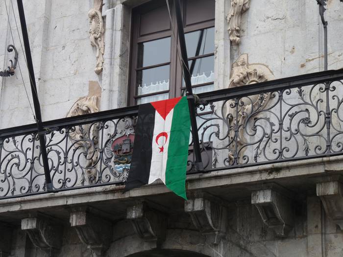 Saharako bandera udaletxean