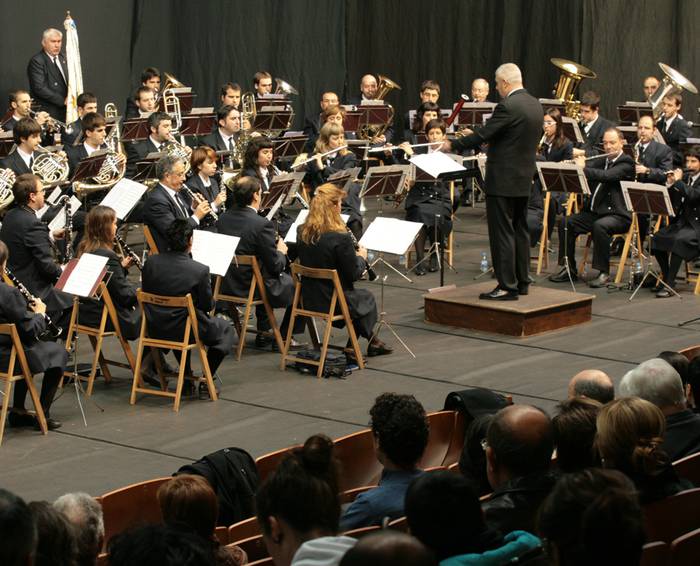 Bergarako Udal Musika Bandak Lokatzarendako musika egin du