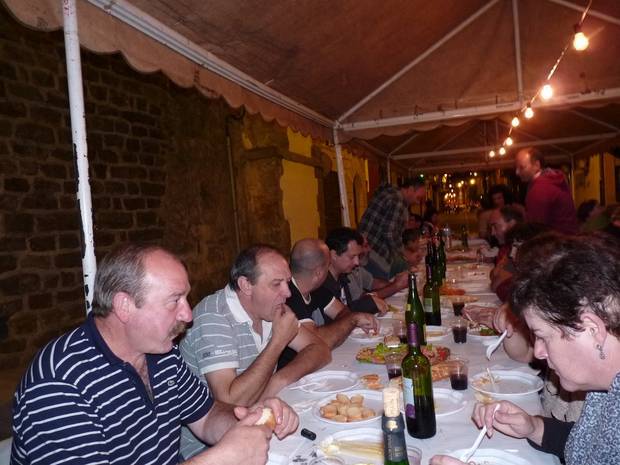 Auzo-afaria, bonba japoniarrak, erromeria, zezen suzkoa eta beste Zarugaldeko jaietan